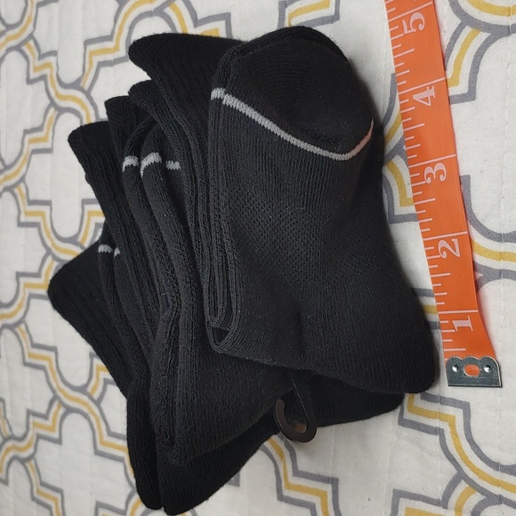 🎉 $5 CLEAR OUT: 4-Pairs NWOT Kid's Socks - Picture 4 of 5